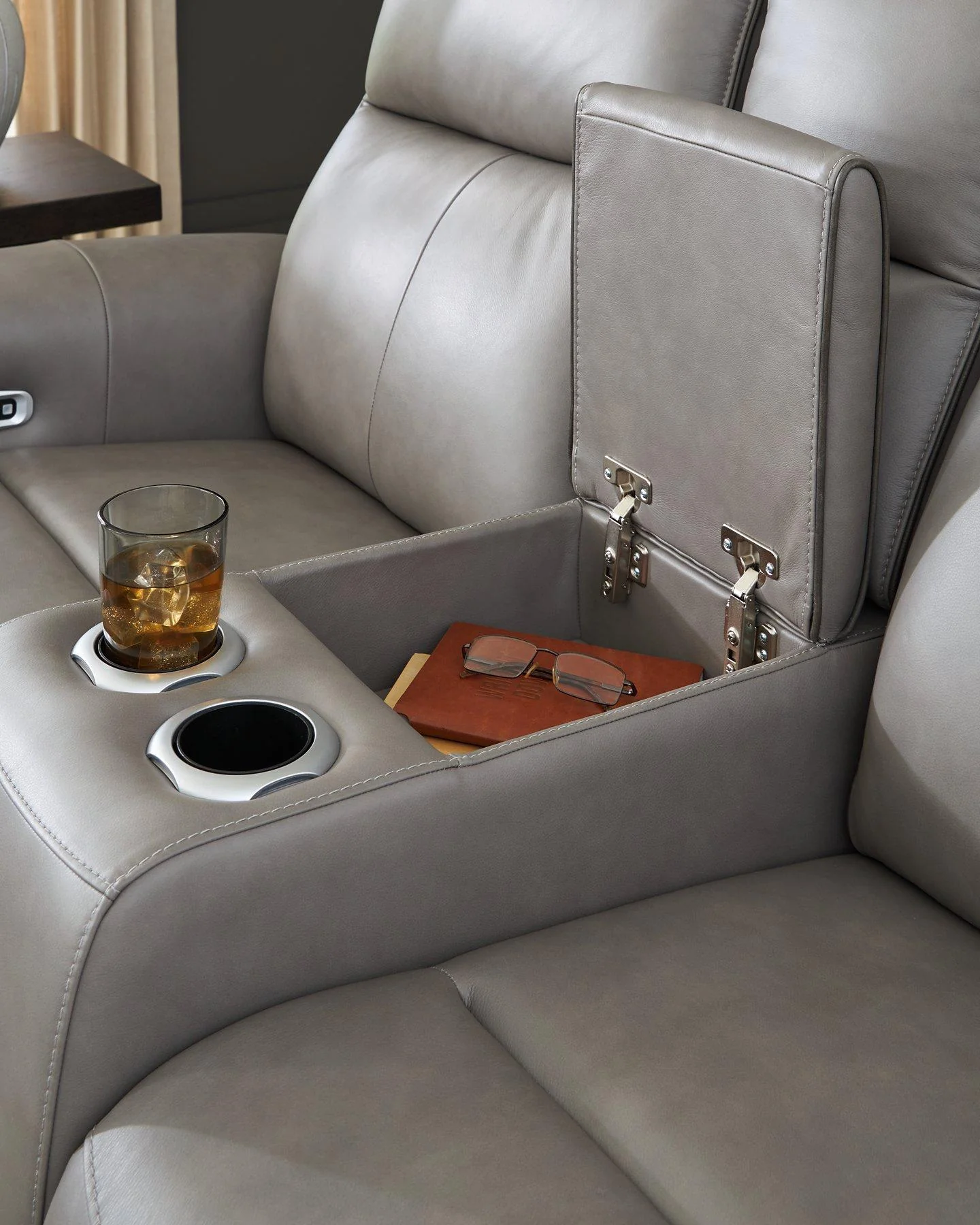 5Z-Comfort Power Reclining Loveseat with Console - Image 7