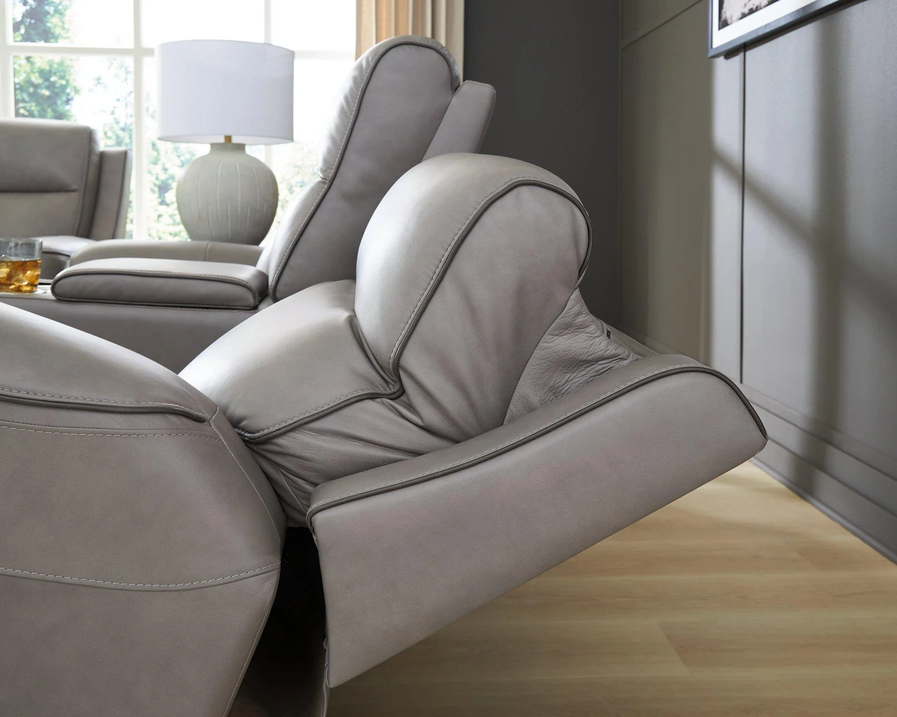 5Z-Comfort Power Reclining Loveseat with Console - Image 8