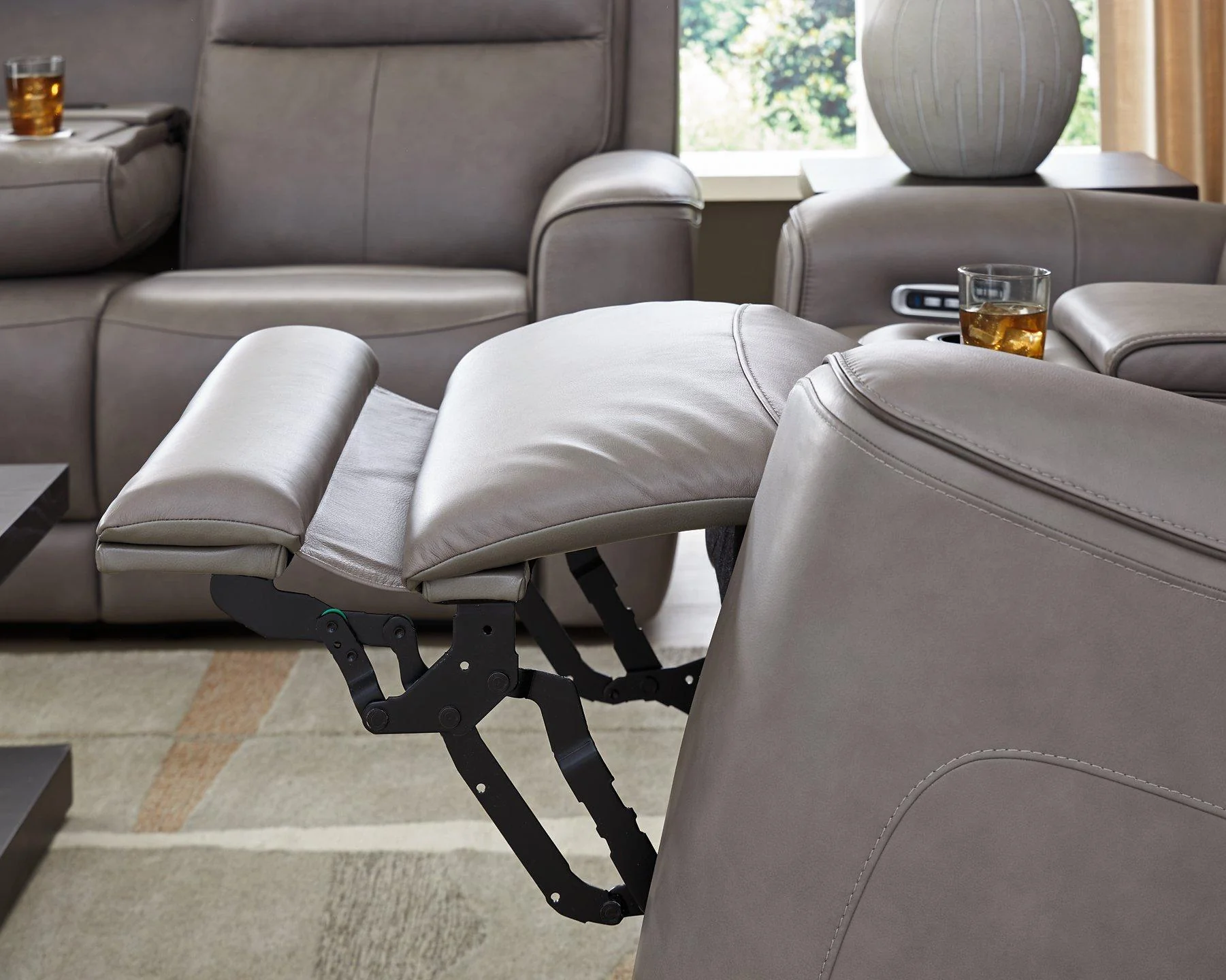 5Z-Comfort Power Reclining Loveseat with Console - Image 9