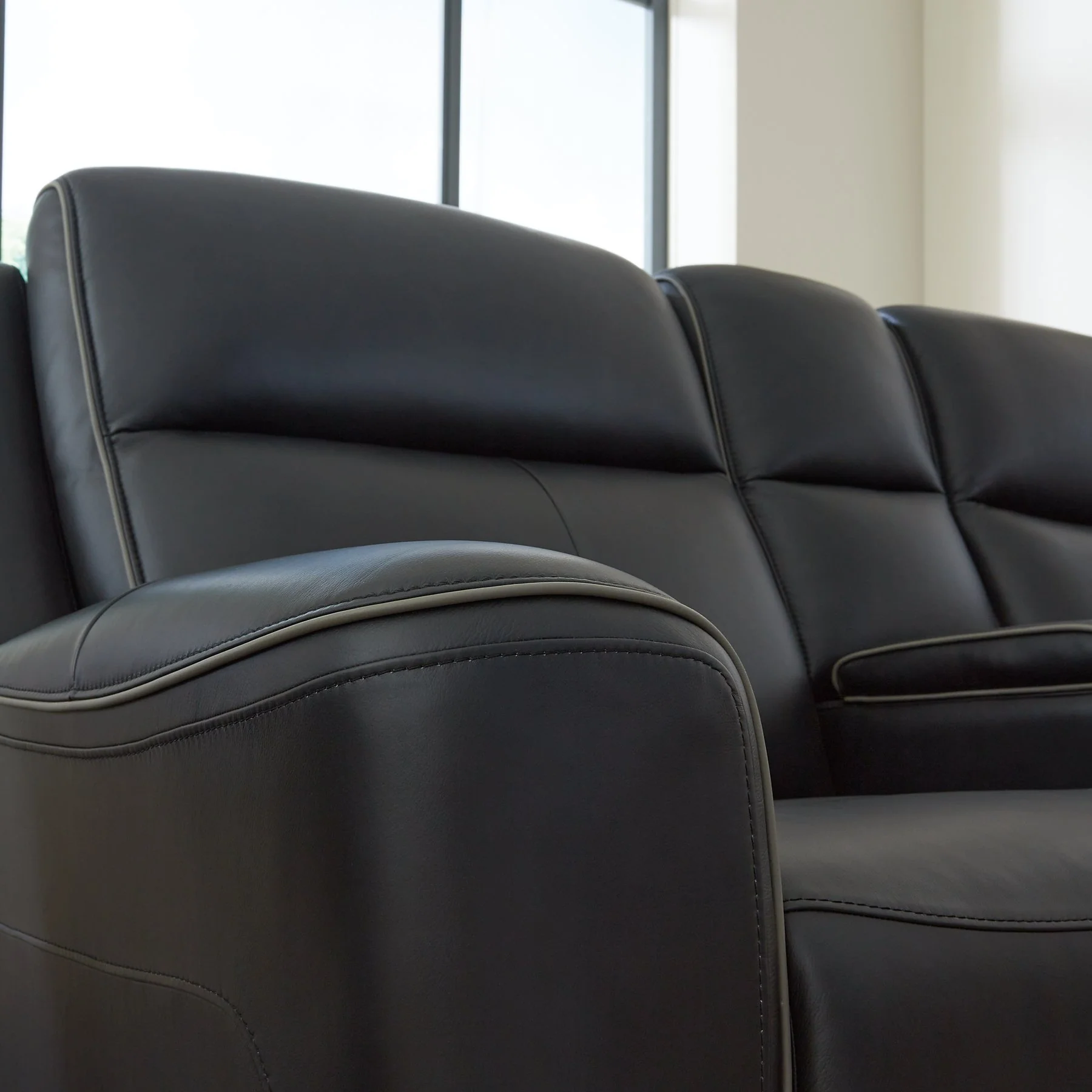 5Z-Relaxation Power Reclining Loveseat with Console - Image 12