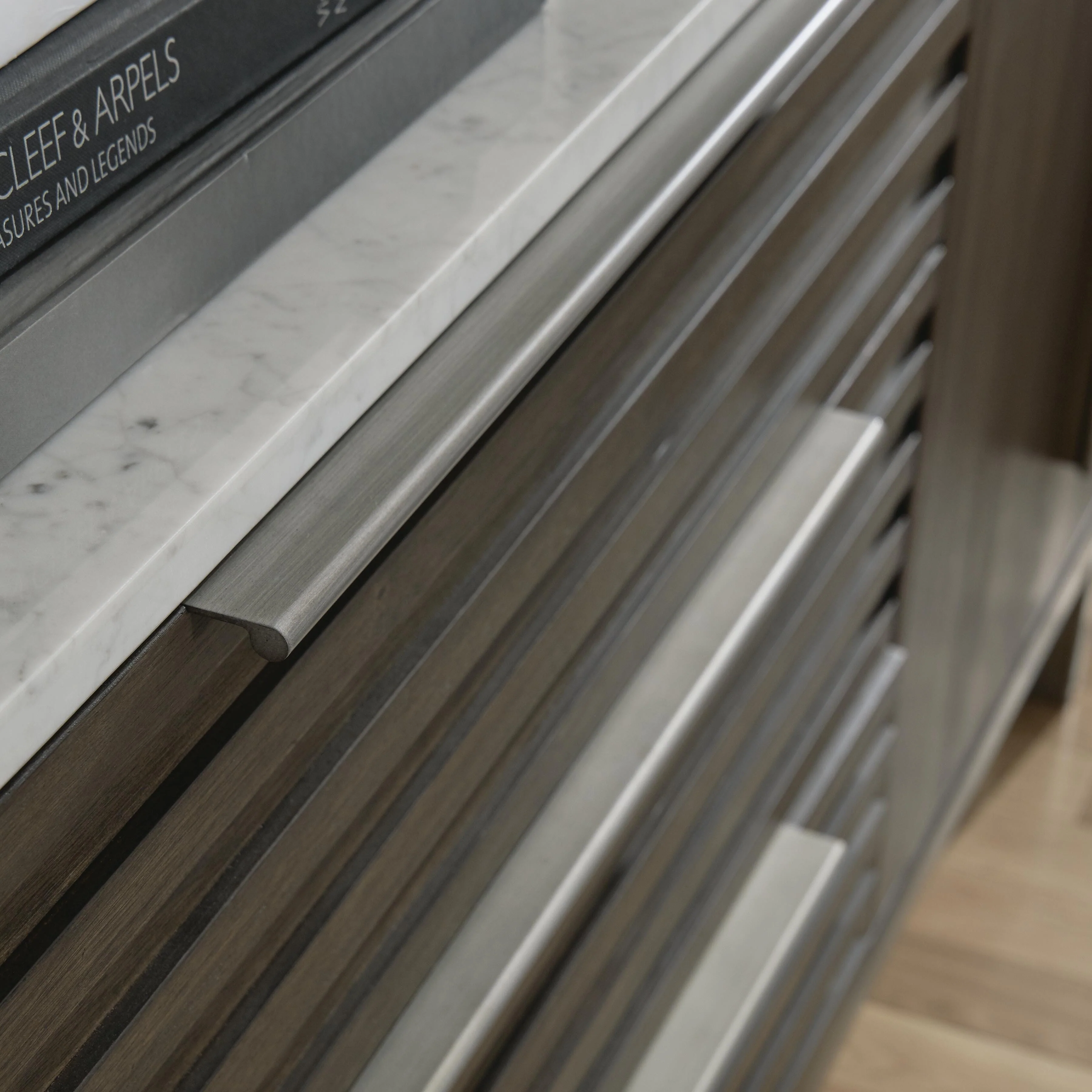Arkenton Dresser - Image 9