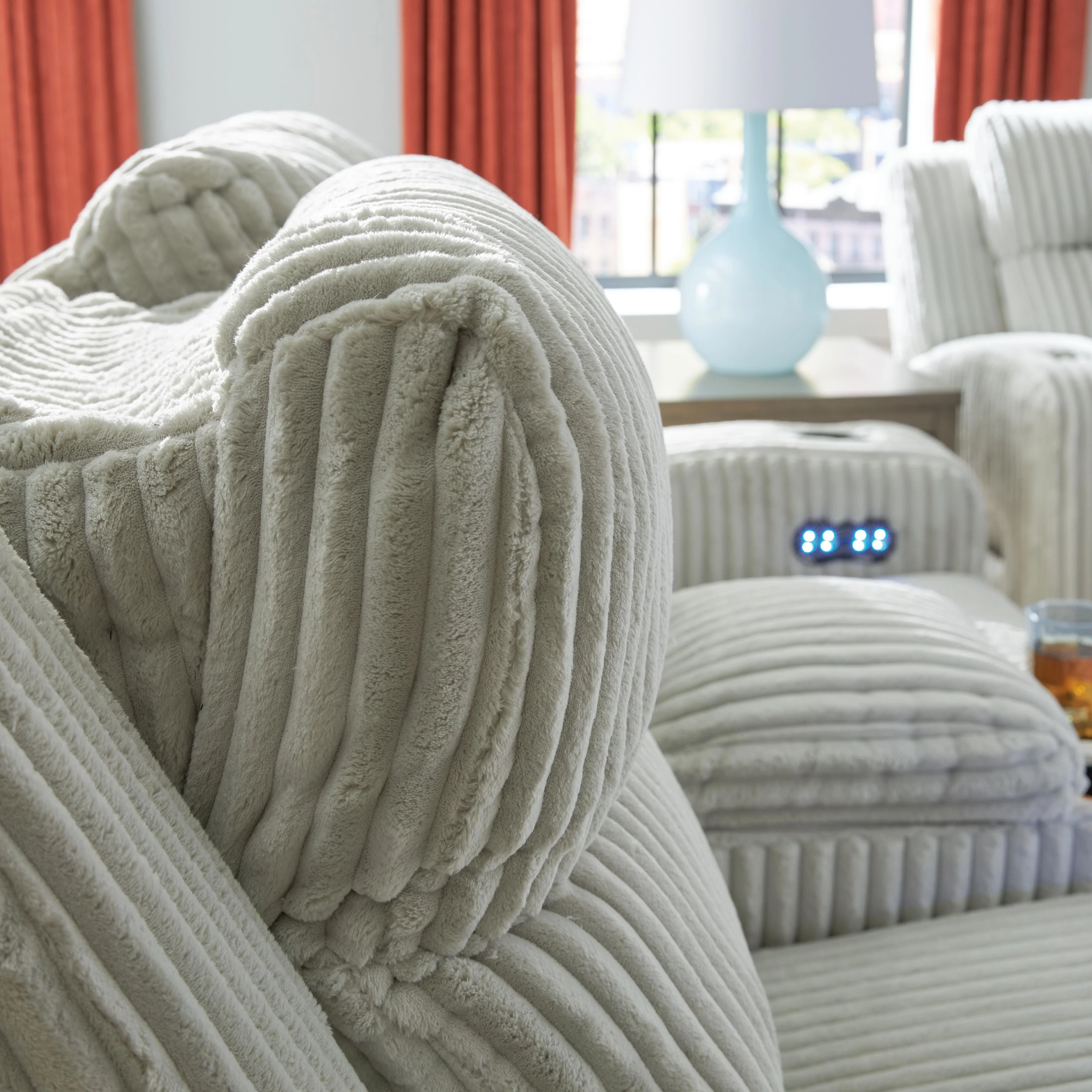 Forest Lake Power Recliner - Image 10