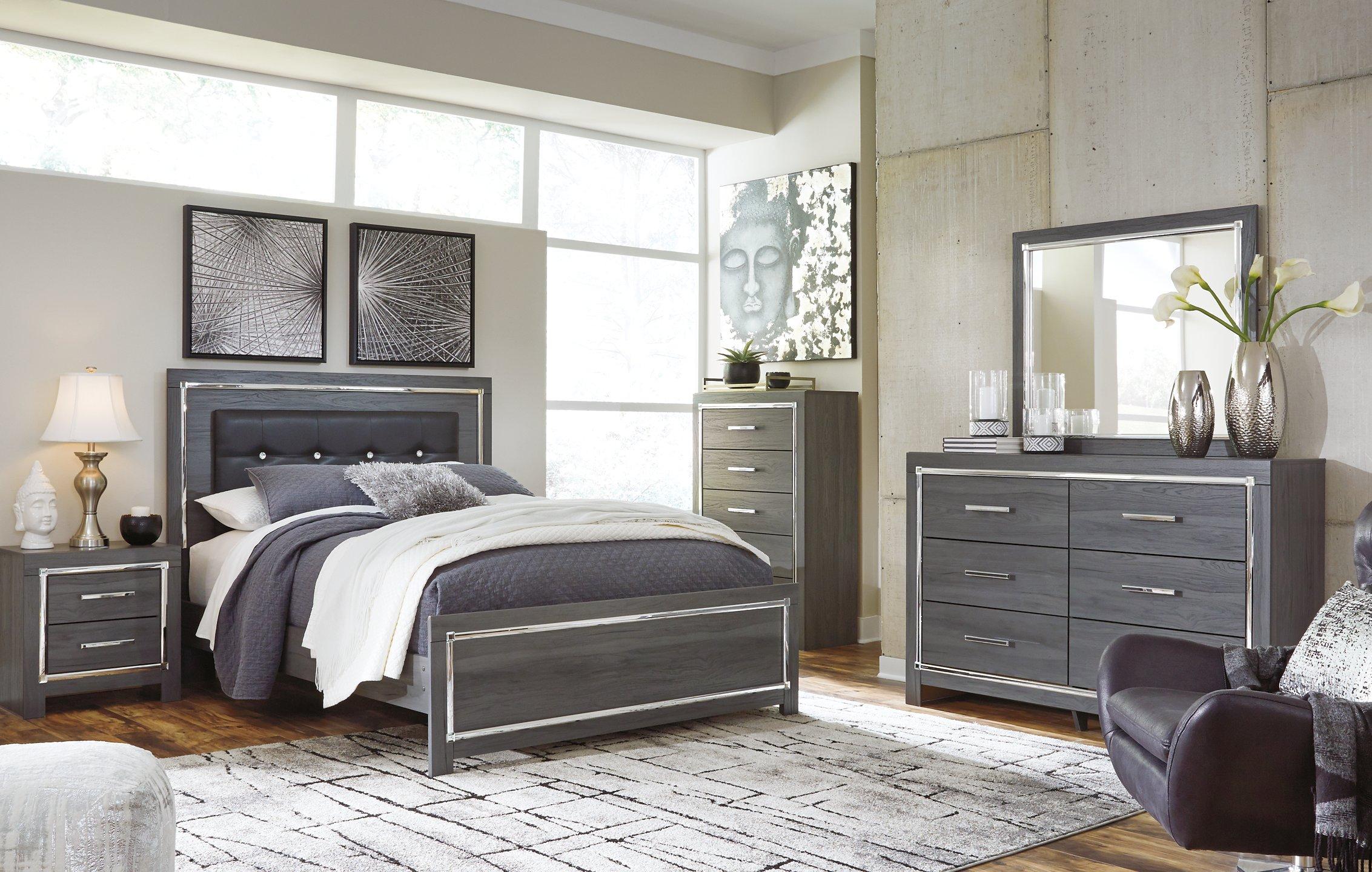 Lodanna Dresser and Mirror - Image 9