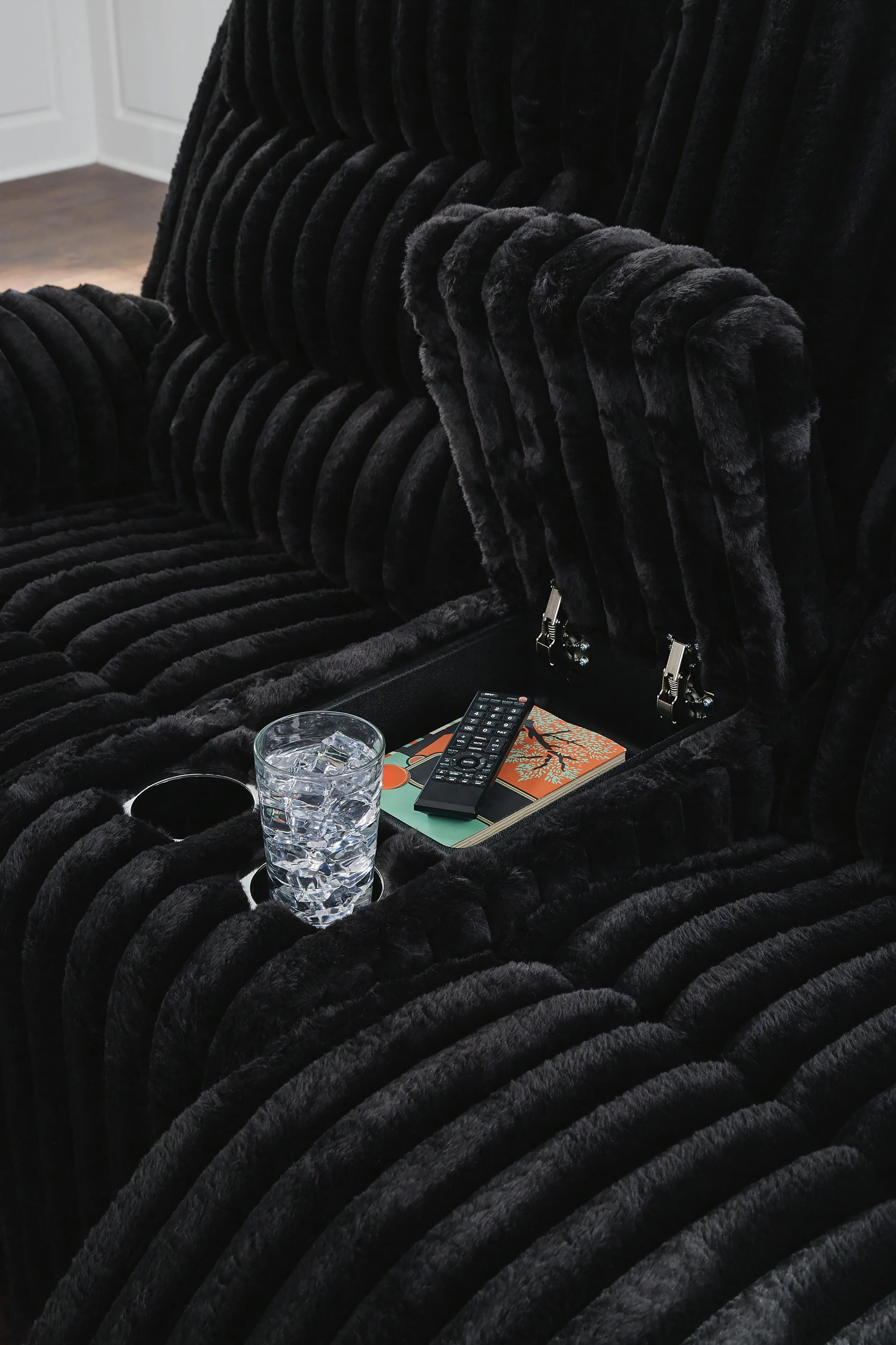 Rhine Falls Reclining Loveseat with Console - Image 7