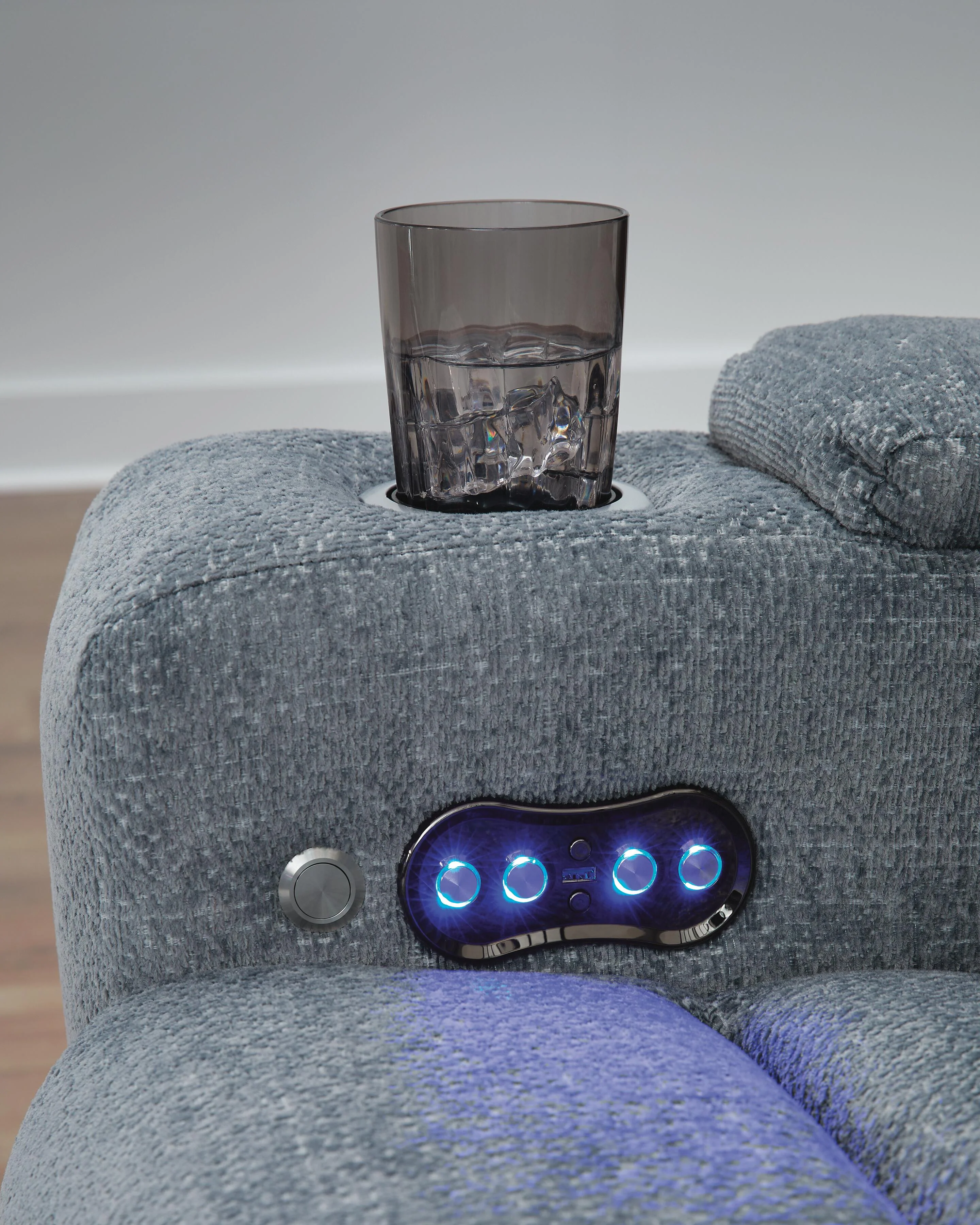 Studio Cave Power Recliner - Image 13
